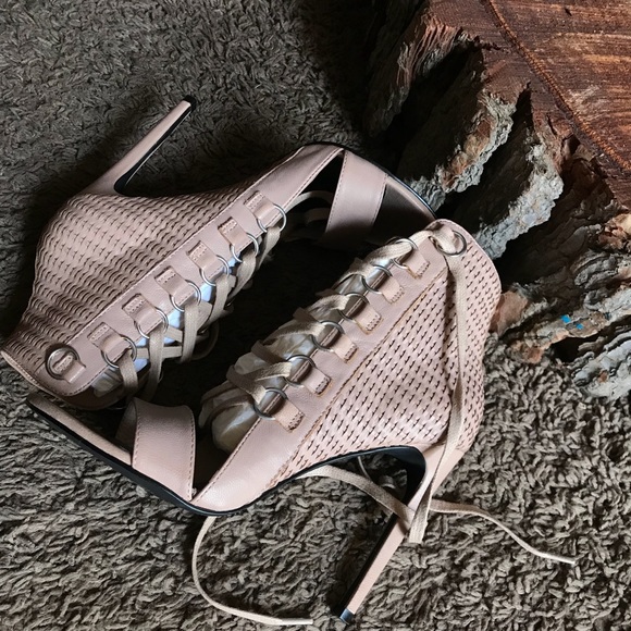 Heels - Picture 2 of 3